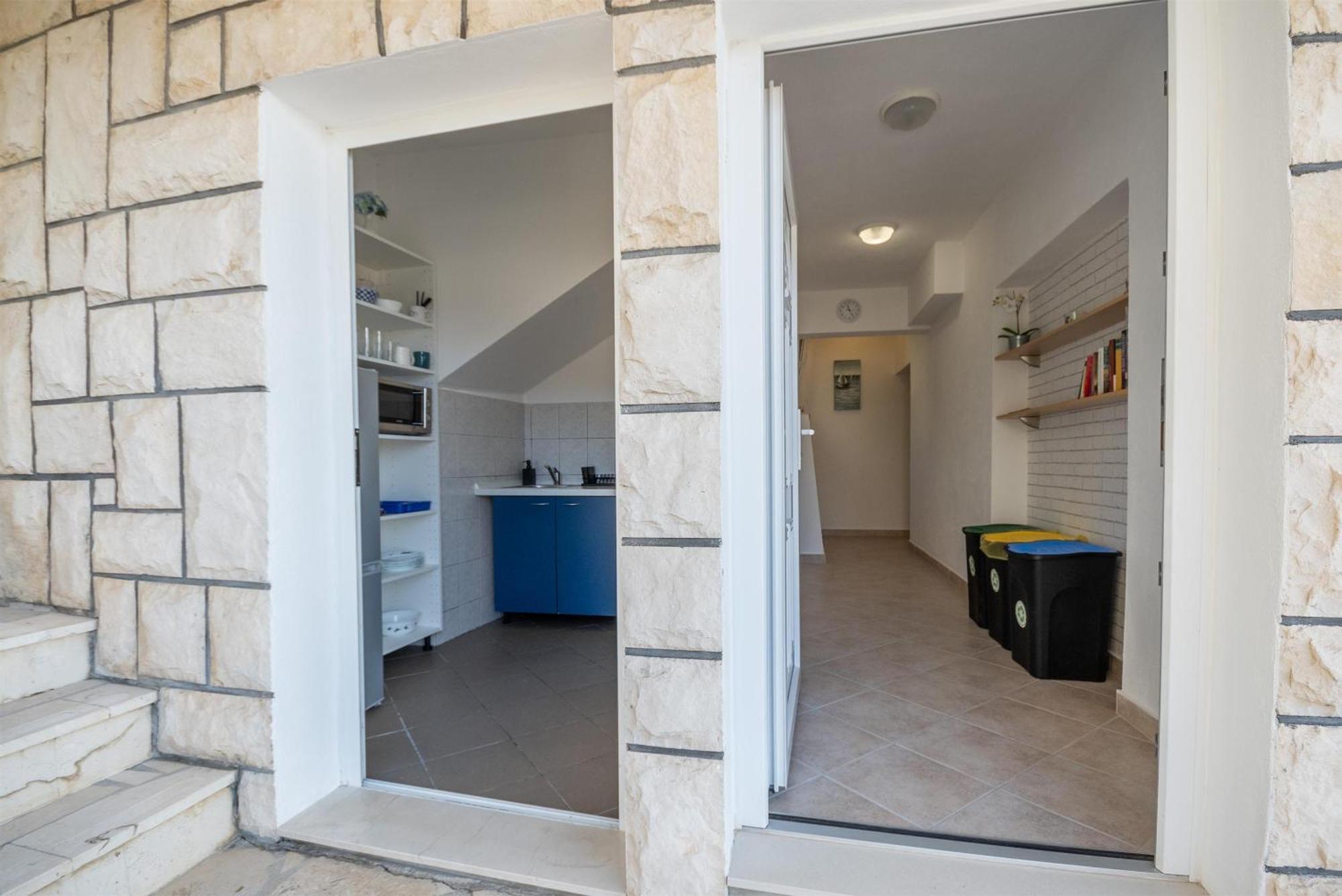 Apartments Ivan - With Parking Omiš Exteriér fotografie
